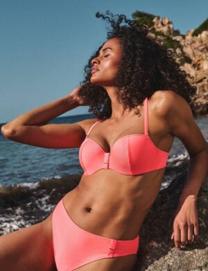 Bikini Cassie, Neon fiesta